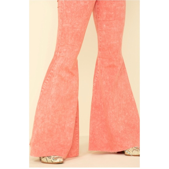 FREE PEOPLE WOMEN'S PINK FLOAT ON FLARE JEANS - Picture 3 of 6